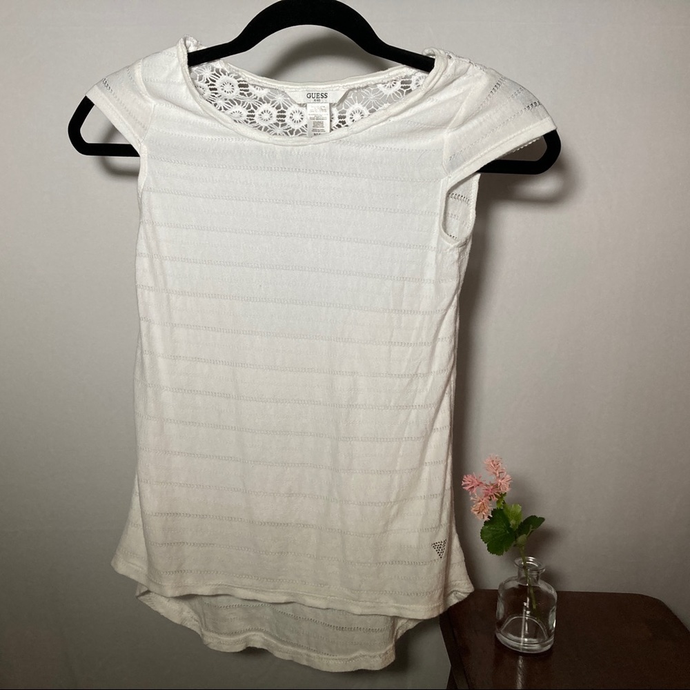 🪴3/$15 Guess white shirt with flower back girls